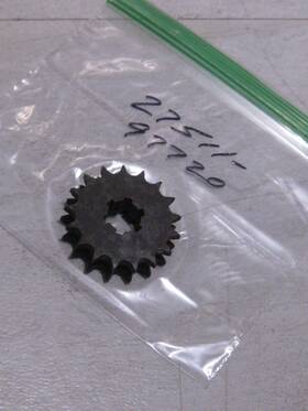 27511-97720 Suzuki Snowmobile Sm20/sm40 Engine Sprocket 17t Nos