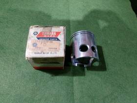 1a1-11638-00 Yamaha Piston Nos