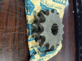 806-17682-40-00 Yamaha Nos Chain Drive Sprocket 14t Enticer Et340 Gp300 Gs340 Oem New