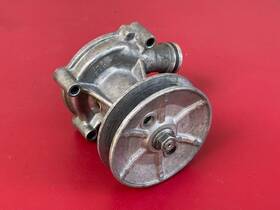 81e-12421-00-00 Yamaha 1986-1990 Inviter Cf300 Snowmobile Water Pump Waterpump