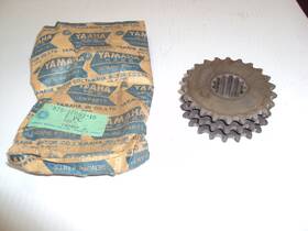 878-17693-10-00 Yamaha 878-17693-00-00 Vintage Nos Oem Snowmobile Triple Chain 22t Sprocket 878-17693-10-00 Yamaha 878-17693-00-00 Vintage Nos Oem Snowmobile Triple Chain 22t Sprocket