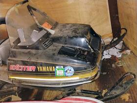 8g8005461 Yamaha Garage Find 1979 80 81 Snowmobiles 2-340s 1- 440 And Xtra Prts